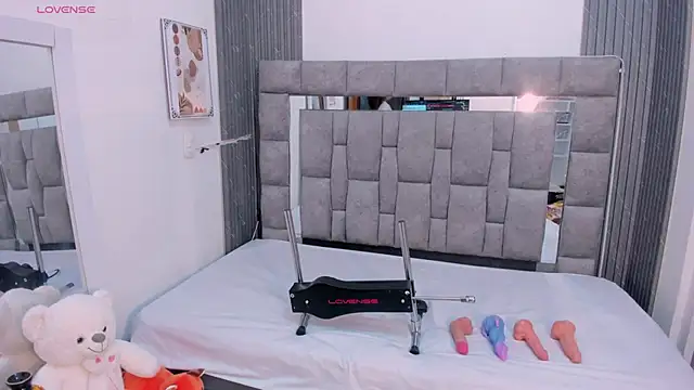 zulyjones online show from March 25, 2026, 12:33 pm