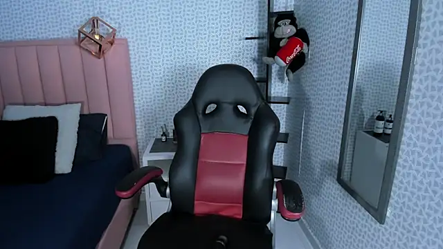 DENISERICHARD2 online show from October 4, 2025, 12:25 pm