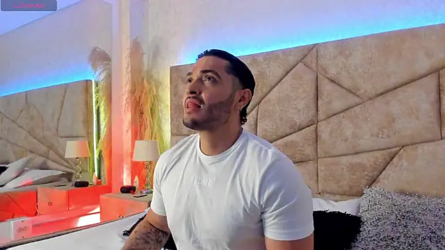 Snapshot of JossAckland chatting on February 1, 2026, 7:01 pm JossAckland online show from February 1, 2026, 7:01 pm