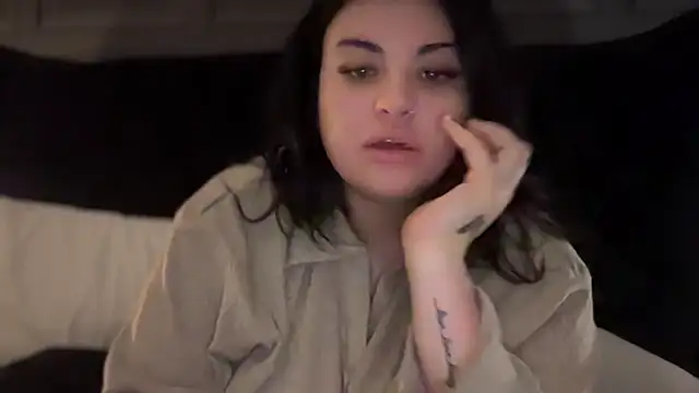 Snapshot of curvybabesx1 chatting on October 15, 2025, 1:44 pm curvybabesx1 online show from October 15, 2025, 1:44 pm