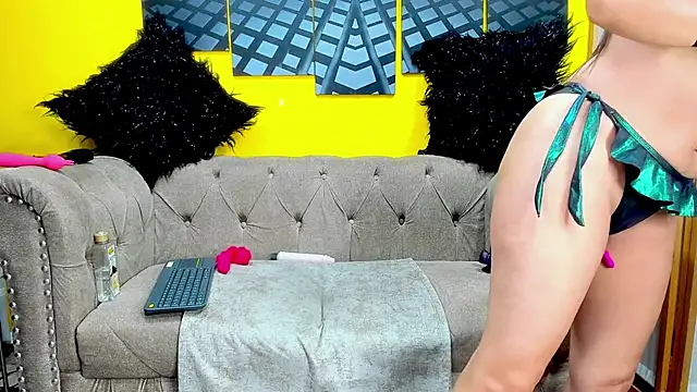 SusanSlim online show from November 7, 2025, 4:51 pm