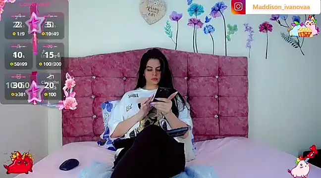 Snapshot of Madisson_Ivanova chatting on December 13, 2024, 10:23 pm Madisson Ivanova online show from December 13, 2024, 10:23 pm