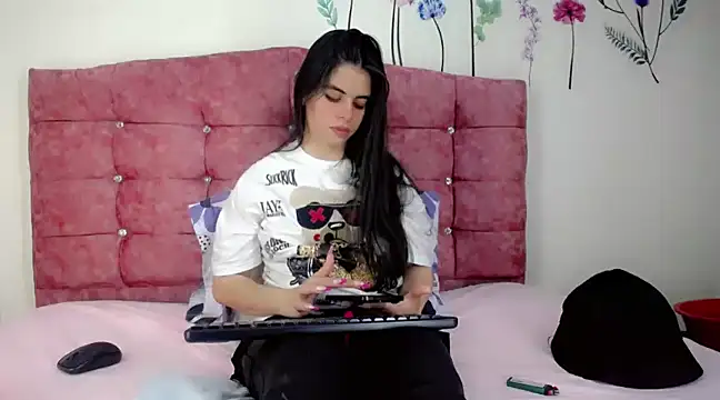 Snapshot of Madisson_Ivanova chatting on December 14, 2024, 1:28 am Madisson Ivanova online show from December 14, 2024, 1:28 am