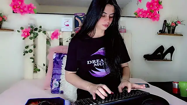 Snapshot of Madisson_Ivanova chatting on January 10, 2025, 8:40 am Madisson Ivanova online show from January 10, 2025, 8:40 am