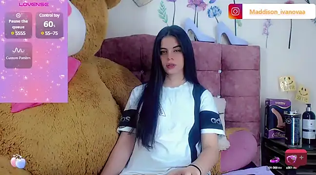 Snapshot of Madisson_Ivanova chatting on January 15, 2025, 4:57 am Madisson Ivanova online show from January 15, 2025, 4:57 am