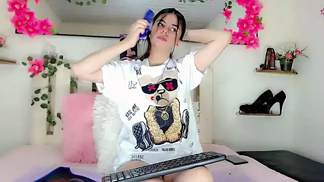 Snapshot of Madisson_Ivanova chatting on January 16, 2025, 5:00 am Madisson Ivanova online show from January 16, 2025, 5:00 am