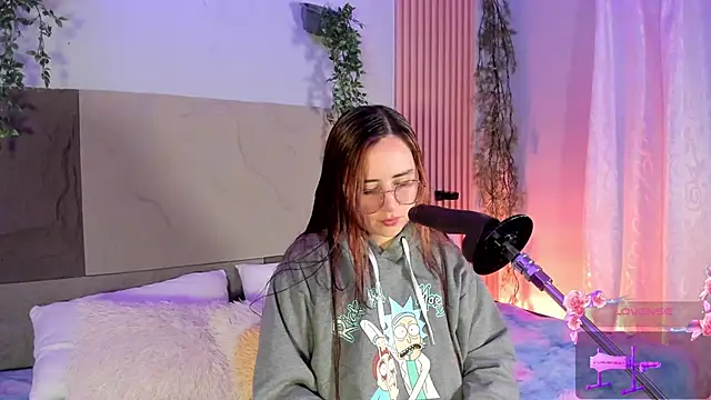 centaurigirl online show from March 20, 2026, 5:01 am