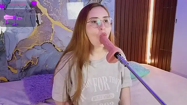 centaurigirl online show from July 16, 2026, 3:23 am