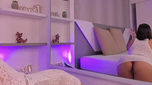 Snapshot of ammi_roberts chatting on December 3, 2024, 4:06 pm ammi roberts online show from December 3, 2024, 4:06 pm