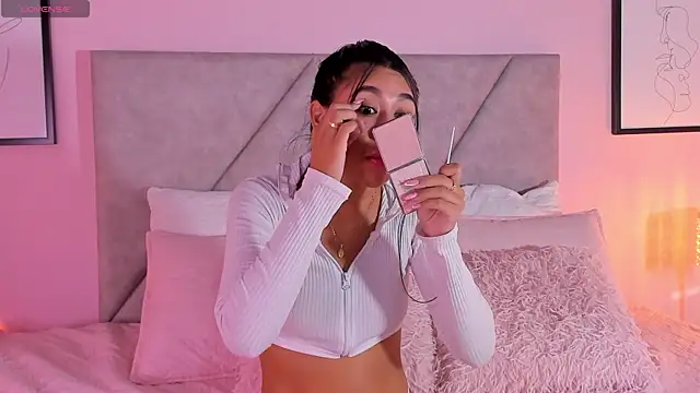 Emilyh  online show from February 19, 2026, 11:39 am