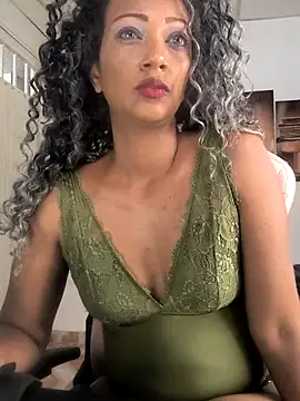 Snapshot of Amaliu_ chatting on June 27, 2026, 6:57 pm Amaliu online show from June 27, 2026, 6:57 pm
