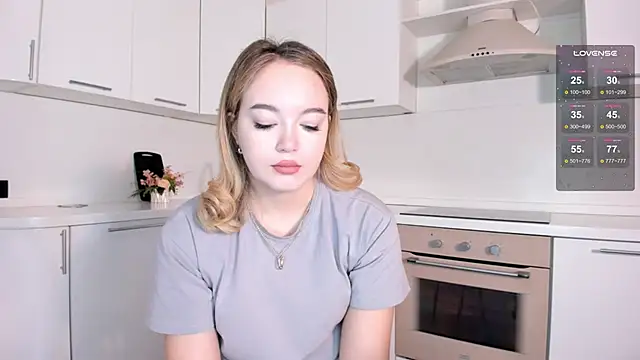 Snapshot of SheenaDollins chatting on December 4, 2024, 6:44 am SheenaDollins online show from December 4, 2024, 6:44 am