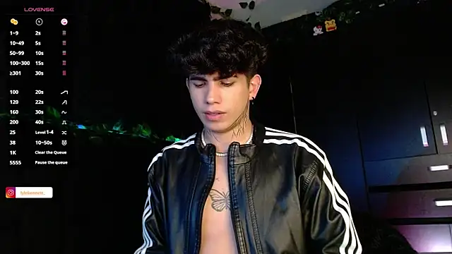 LyleBennett  online show from December 19, 2024, 2:57 pm