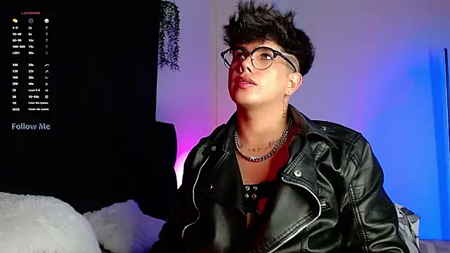 LyleBennett  online show from October 28, 2025, 10:19 am