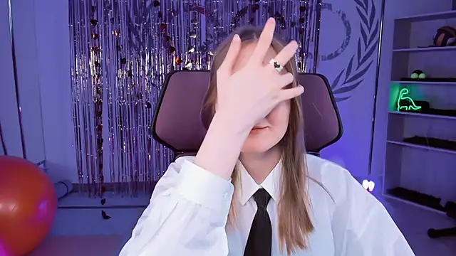 VivienLeeigh online show from March 9, 2025, 3:16 pm