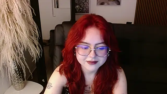 Snapshot of crimson_tati_ chatting on December 19, 2024, 6:23 am crimson tati online show from December 19, 2024, 6:23 am