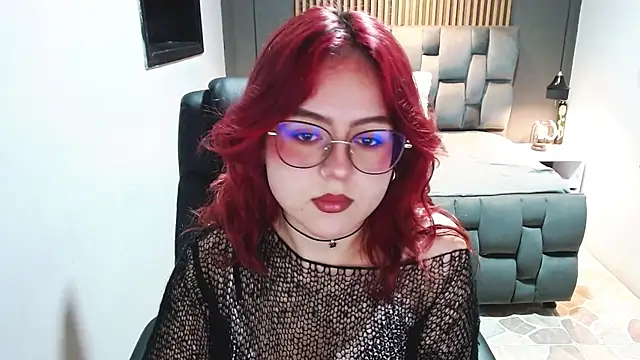 Snapshot of crimson_tati_ chatting on January 19, 2025, 5:37 am crimson tati online show from January 19, 2025, 5:37 am