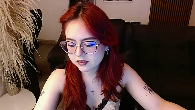 Snapshot of crimson_tati_ chatting on February 7, 2025, 3:34 am crimson tati online show from February 7, 2025, 3:34 am