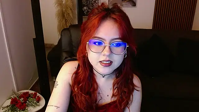 Snapshot of crimson_tati_ chatting on February 19, 2025, 5:05 am crimson tati online show from February 19, 2025, 5:05 am
