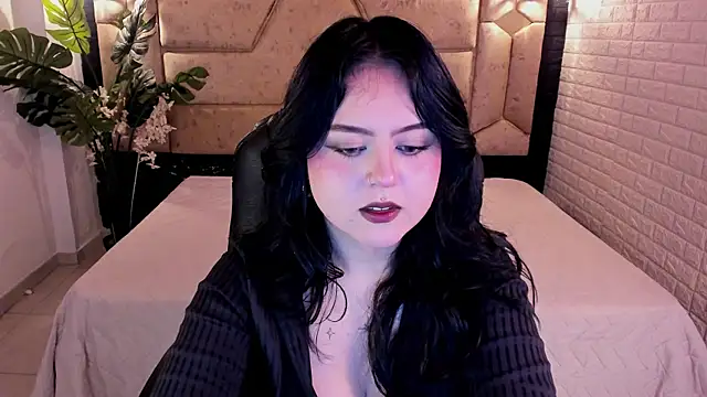 crimson tati  online show from June 10, 2026, 5:07 am