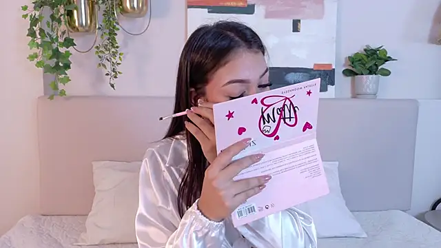 MiaOconner online show from February 1, 2025, 11:43 am