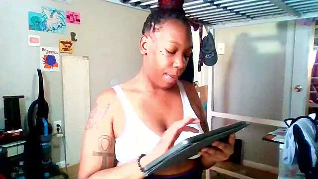 Snapshot of MsSapPhire500 chatting on April 12, 2026, 6:13 pm MsSapPhire500 online show from April 12, 2026, 6:13 pm