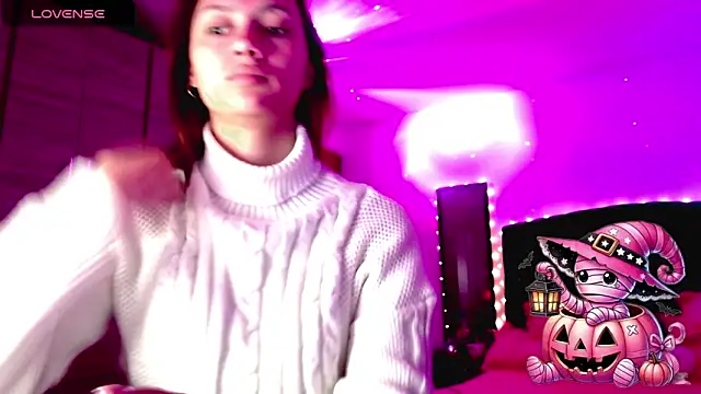 holy juli online show from October 26, 2025, 3:34 am