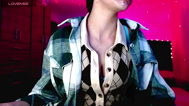 holy juli online show from November 23, 2025, 4:01 am