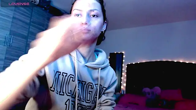 holy juli online show from December 16, 2025, 3:55 am