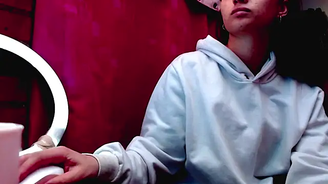 holy juli online show from February 7, 2026, 4:05 am