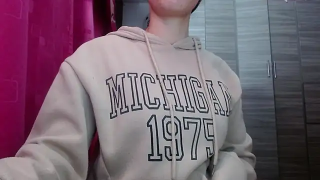 holy juli online show from February 25, 2026, 3:16 am