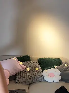 Snapshot of KellyOlsenbe chatting on May 2, 2026, 8:14 pm KellyOlsenbe online show from May 2, 2026, 8:14 pm