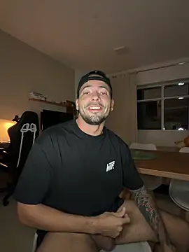 Kaueleon online show from April 20, 2026, 3:53 am