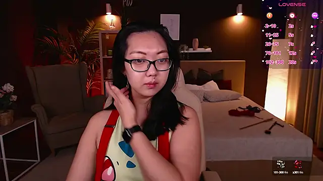 Marine Vact online show from October 6, 2025, 2:03 pm