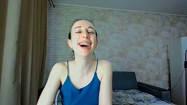 Snapshot of Anika_bloom chatting on June 20, 2026, 6:05 am Anika bloom online show from June 20, 2026, 6:05 am