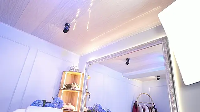 elasummer online show from April 14, 2026, 12:33 pm