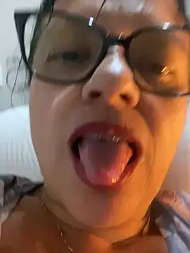 Sharongirl07 online show from April 4, 2026, 3:38 am