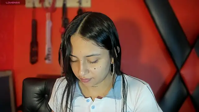 Monttserratt online show from April 14, 2026, 4:02 pm