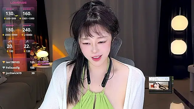 Snapshot of sweateanv_ chatting on December 29, 2024, 10:56 am sweateanv online show from December 29, 2024, 10:56 am