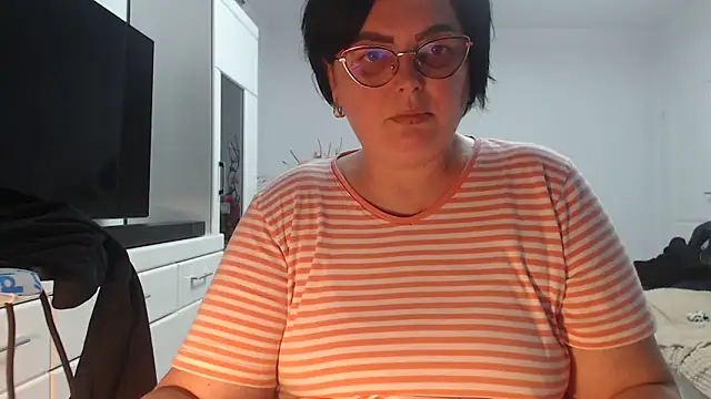 Amandamuller1982 online show from April 1, 2026, 7:22 pm