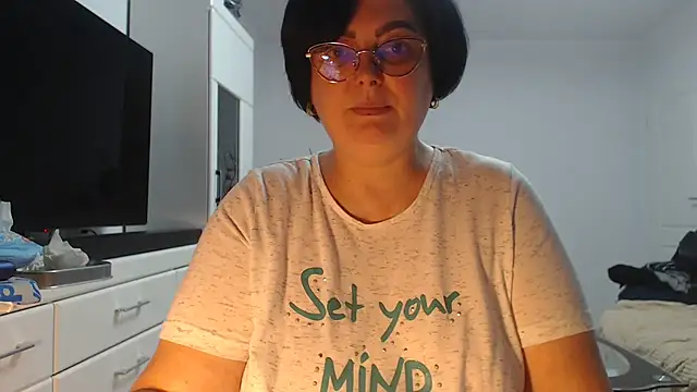 Amandamuller1982 online show from April 9, 2026, 9:20 pm