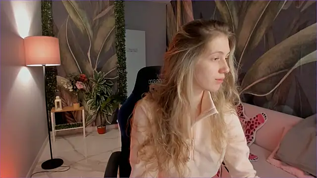 Sharon Evansi online show from December 14, 2025, 11:48 am