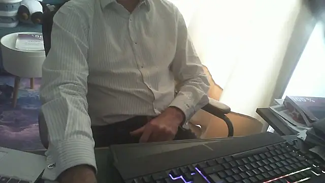 shyfrenchcock1 online show from June 16, 2026, 1:03 pm