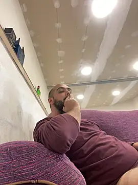 chicomallorca96 online show from April 6, 2026, 3:57 pm