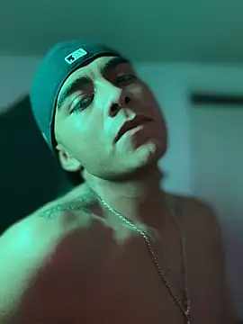 SkinnyHot444 online show from December 6, 2024, 10:41 pm