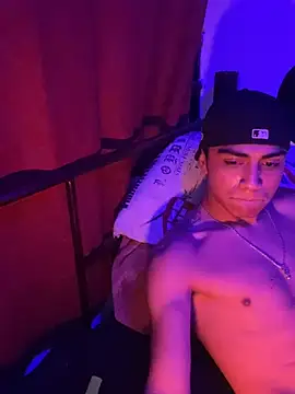 SkinnyHot444 online show from January 15, 2025, 1:20 pm