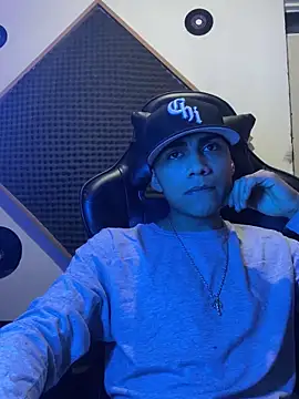 SkinnyHot444 online show from February 6, 2025, 8:39 am