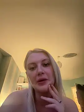 Snapshot of Ruby_Nichols chatting on March 13, 2025, 6:23 pm Ruby Nichols online show from March 13, 2025, 6:23 pm