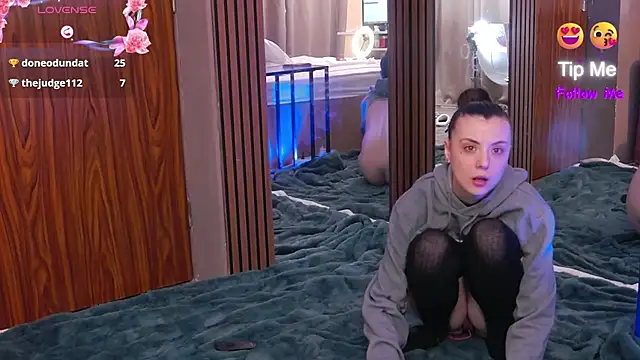 Snapshot of IvyBunny_ chatting on December 5, 2024, 9:28 am IvyBunny online show from December 5, 2024, 9:28 am