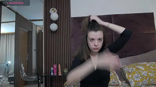 Snapshot of IvyBunny_ chatting on December 9, 2024, 6:45 am IvyBunny online show from December 9, 2024, 6:45 am